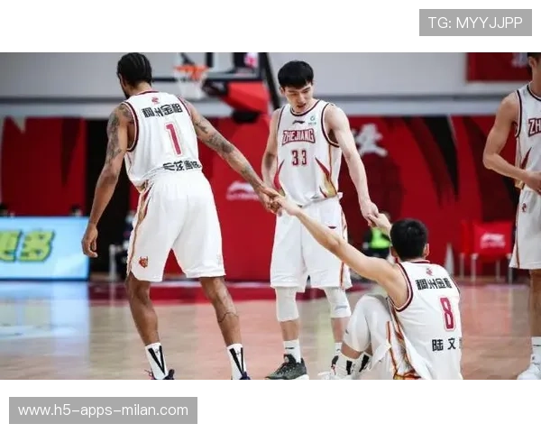 内线短板成红军新赛季隐忧，教练组紧急应对